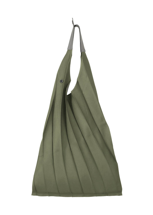 A product shot of the IM MEN GURU GURU bag in sage green.