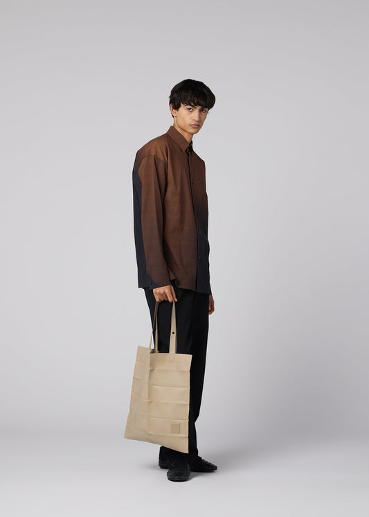 A model wears the IM MEN PATA PA bag.