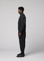 A model wears the IM MEN WAFT BLACK waft-black-blouson-black.