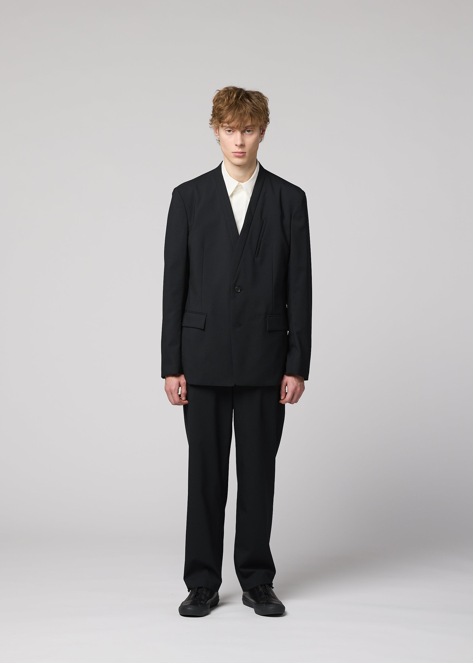 A model wears the IM MEN SUAVE suave-jacket-grey.