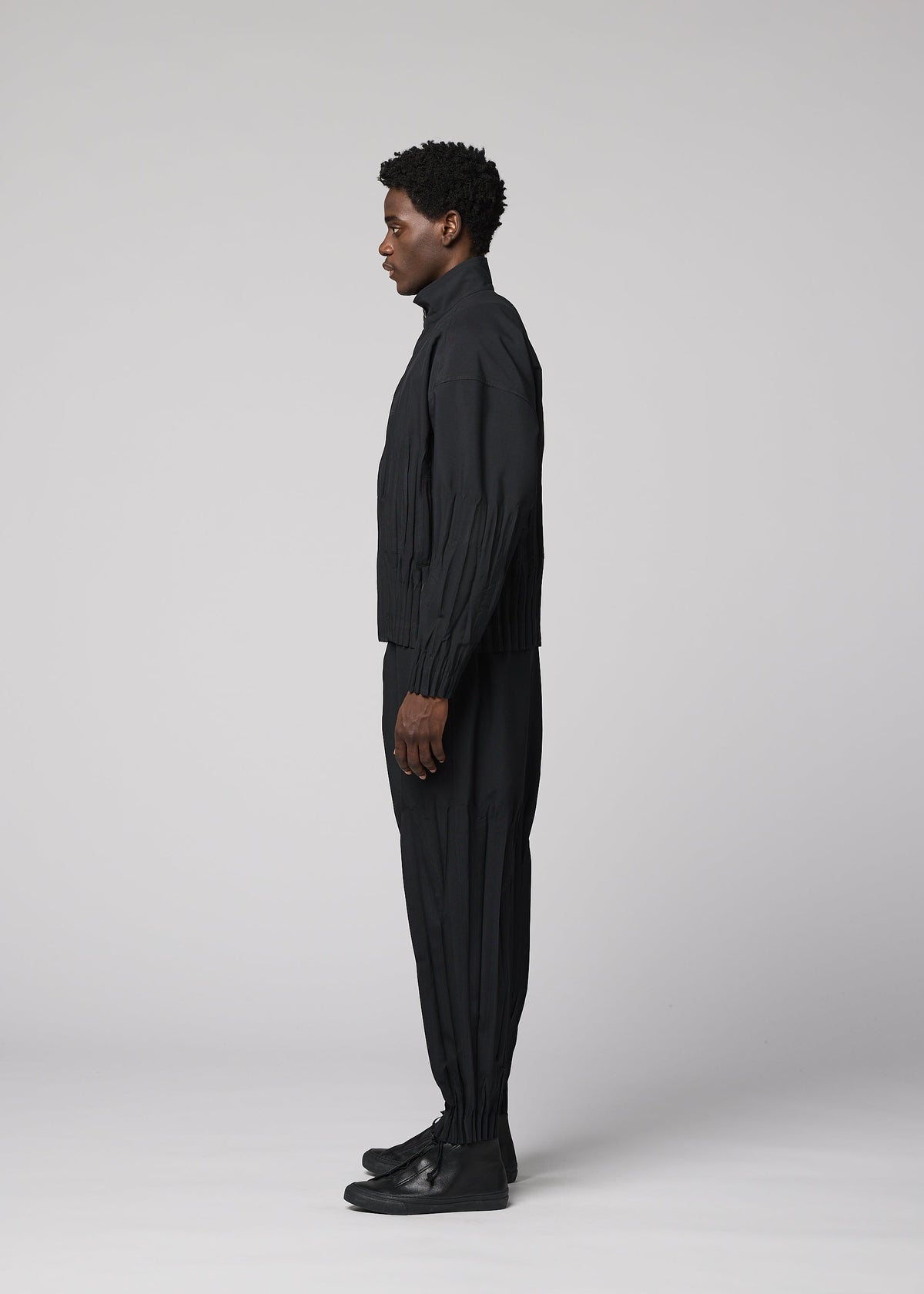 A model wears the IM MEN WAFT BLACK waft-black-trousers-black-fw26.