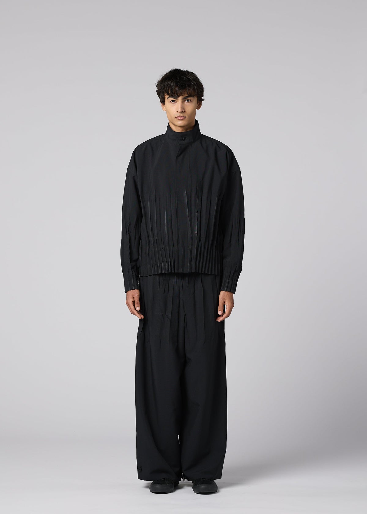A model wears the IM MEN WAFT BLACK waft-black-trousers-black-1-fw26.