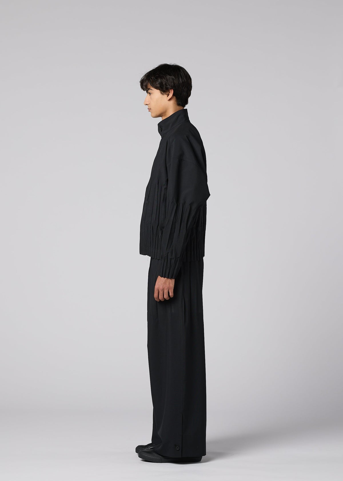 A model wears the IM MEN WAFT BLACK waft-black-trousers-black-1-fw26.