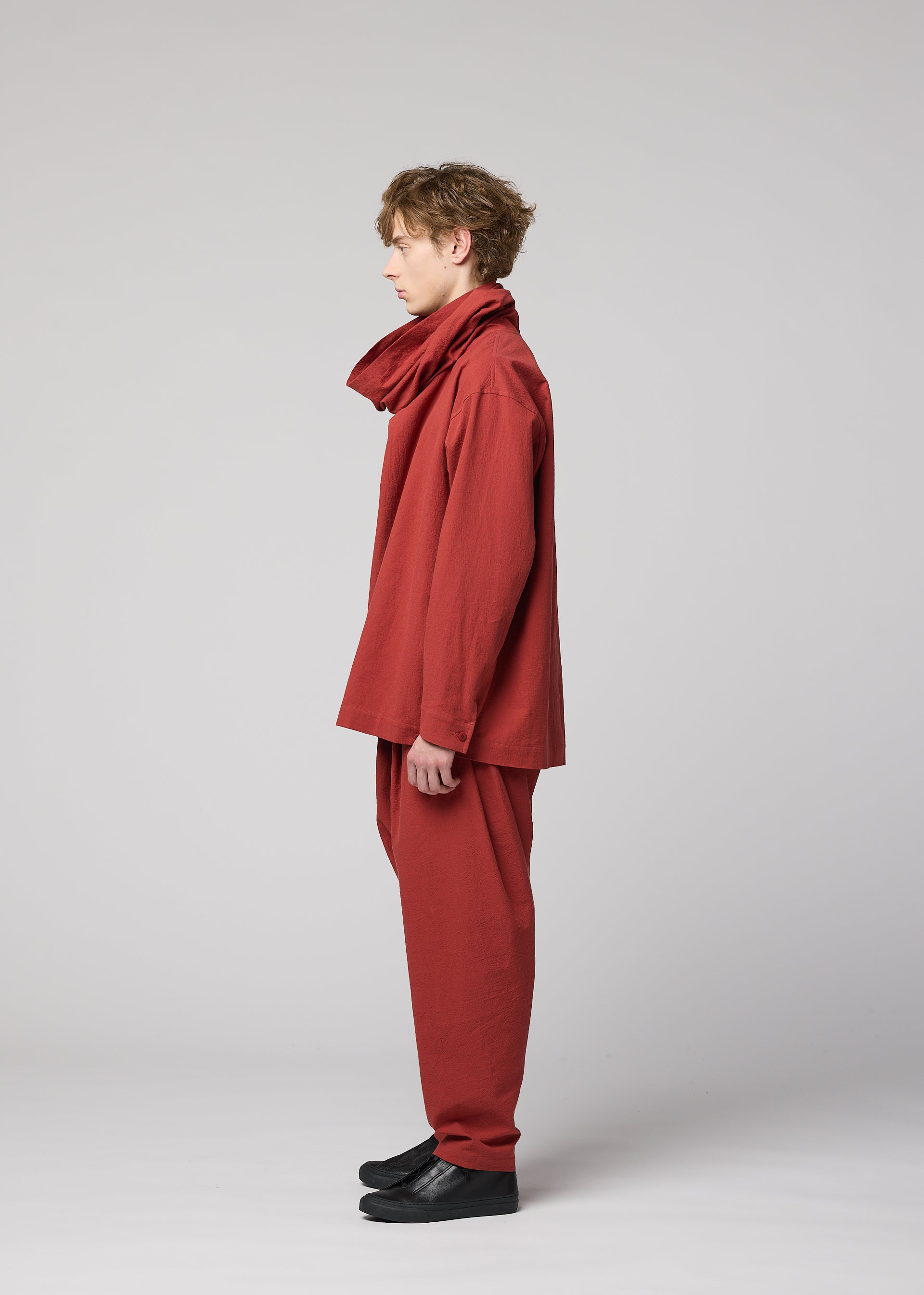 A model wears the IM MEN COTTON YAK trousers.