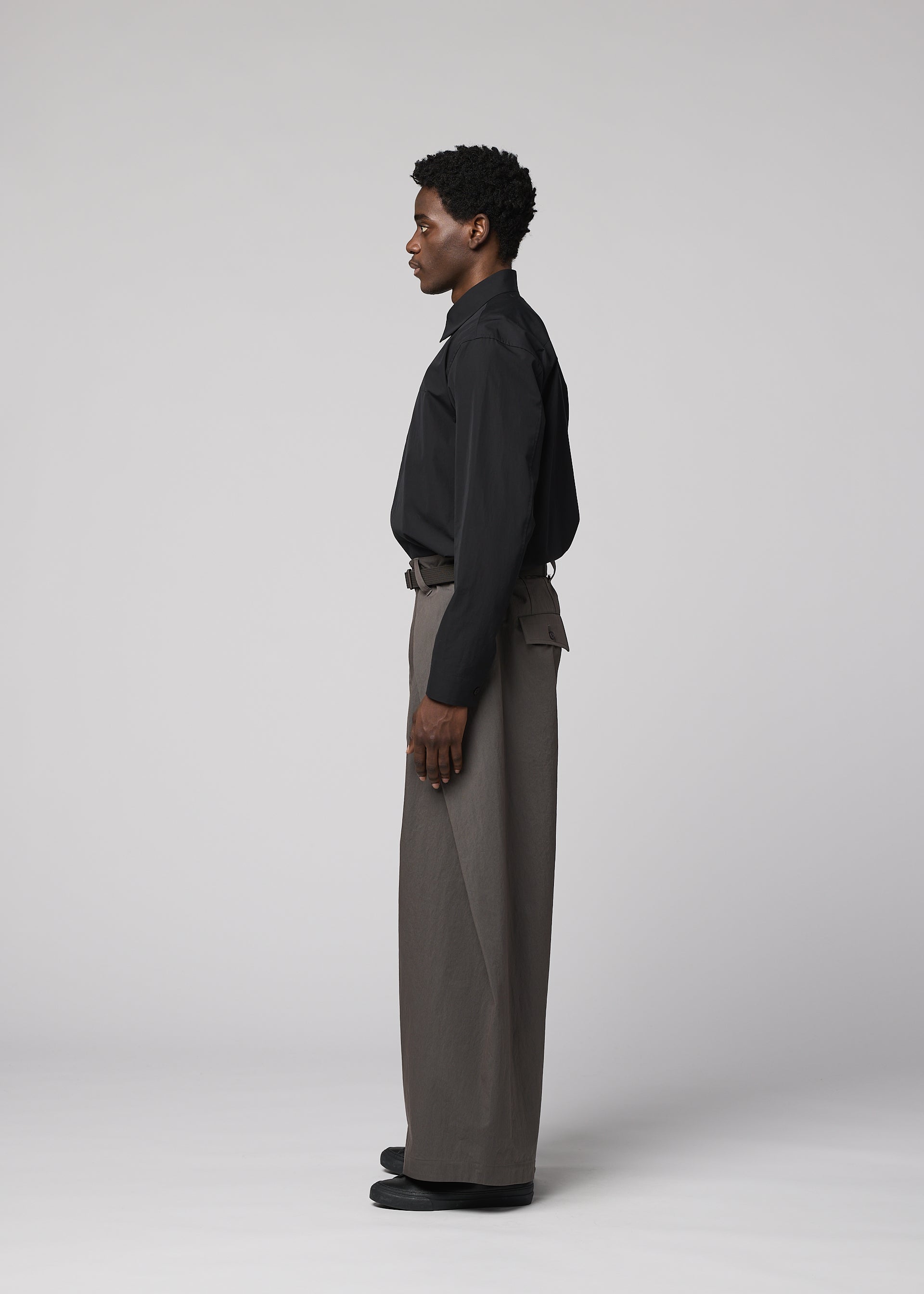 A model wears the IM MEN OVERLAP overlap-trousers-navy-1.
