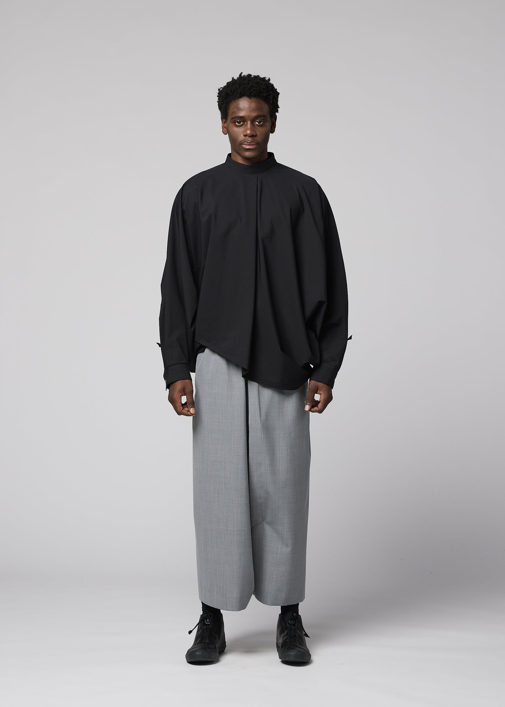 A model wears the IM MEN SUAVE suave-trousers-brown-2.