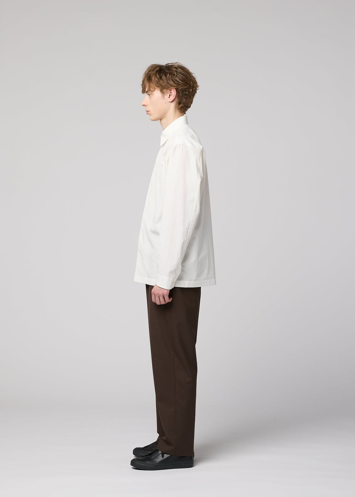 A model wears the IM MEN 140/2 SHIRT 1402-shirt-shirt-green-2.