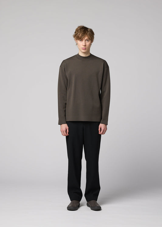 A model wears the IM MEN MONO-MILANO knit.