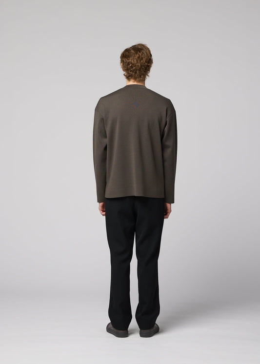 A model wears the IM MEN MONO-MILANO knit.