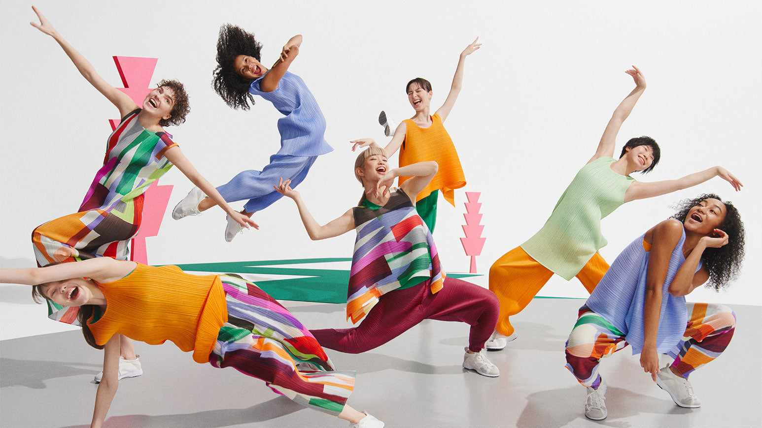PLEATS PLEASE ISSEY MIYAKE アンサンブル　色違い PLEATS PLEASE ISSEY MIYAKE VISUAL ARCHIVES MONTHLY COLORS : MAY