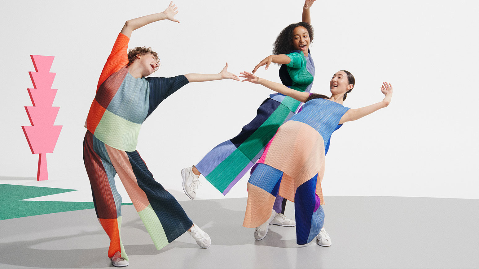 PLEATS PLEASE ISSEY MIYAKE VISUAL ARCHIVES MONTHLY COLORS : MAY