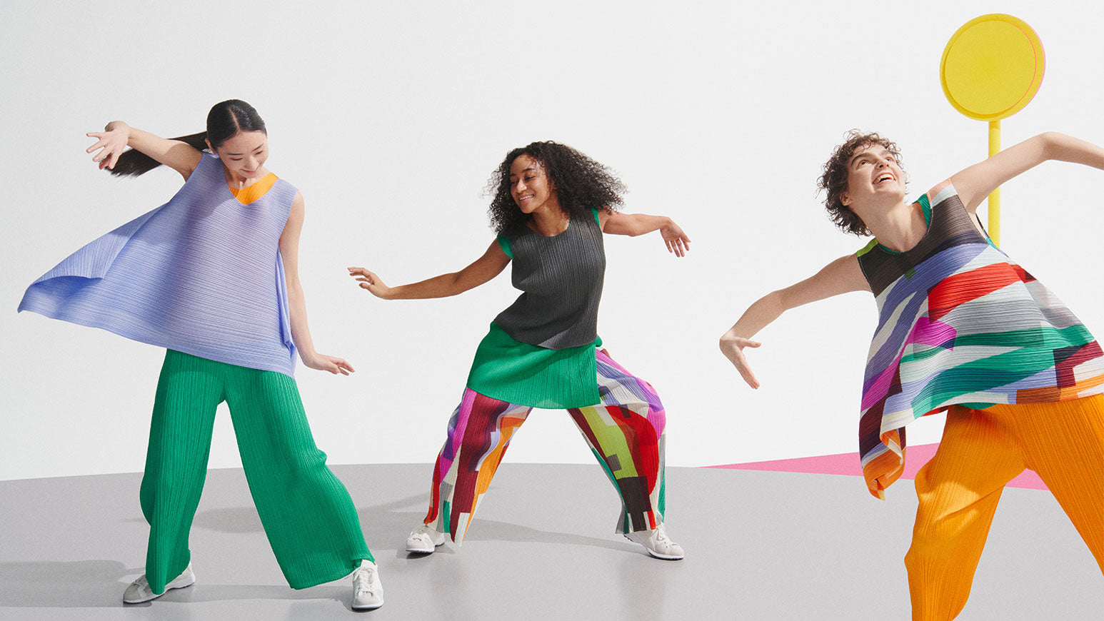 PLEATS PLEASE ISSEY MIYAKE VISUAL ARCHIVES MONTHLY COLORS : MAY