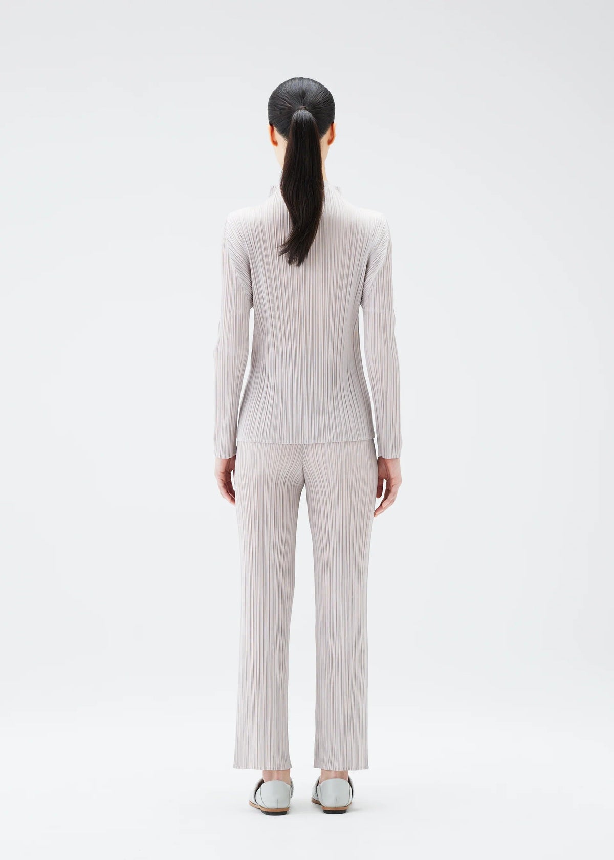 A model wears the PLEATS PLEASE ISSEY MIYAKE NEW COLORFUL BASICS 4 pp67jk4044405.