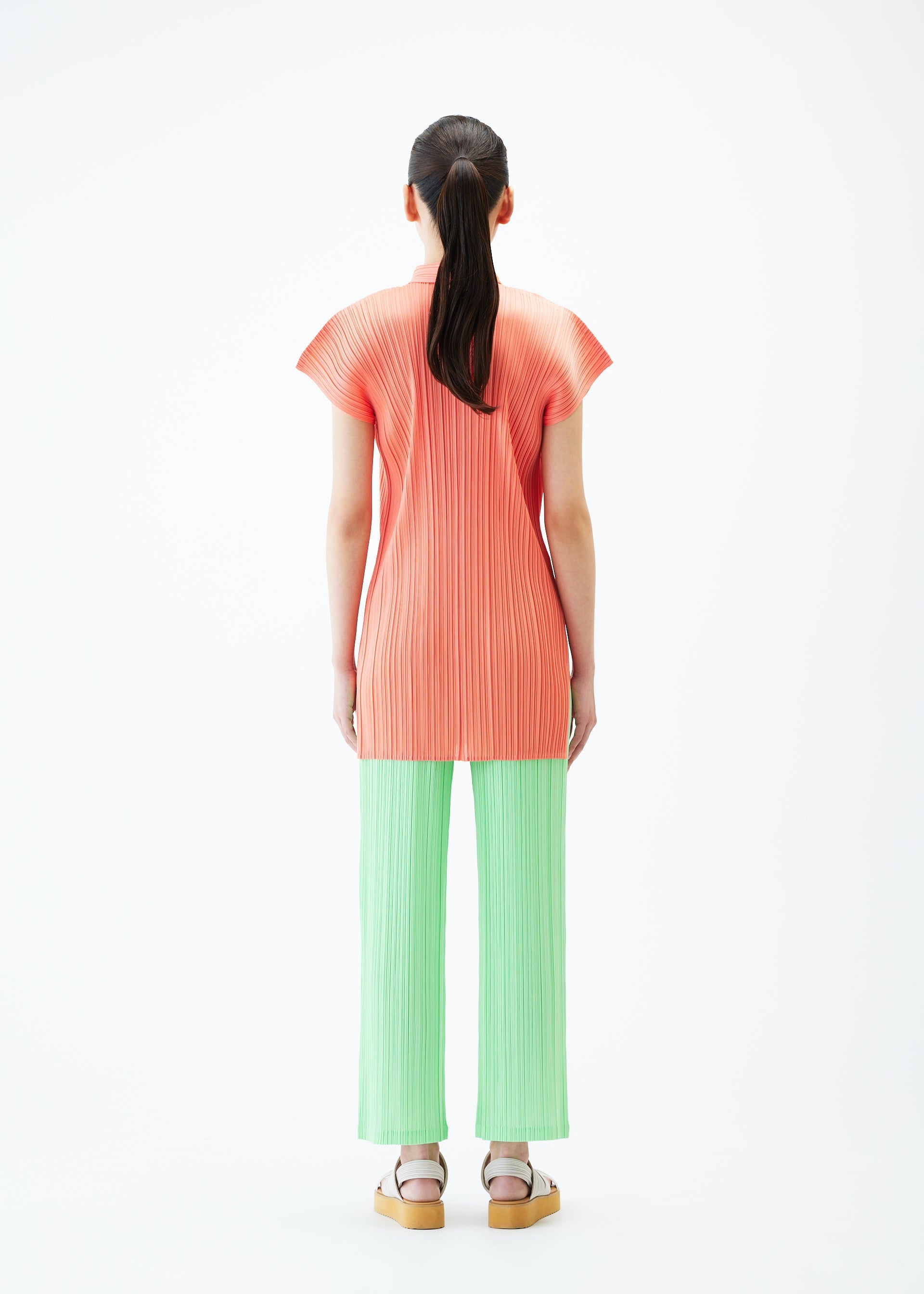 A model wears the PLEATS PLEASE ISSEY MIYAKE MONTHLY COLORS MAY shirt.