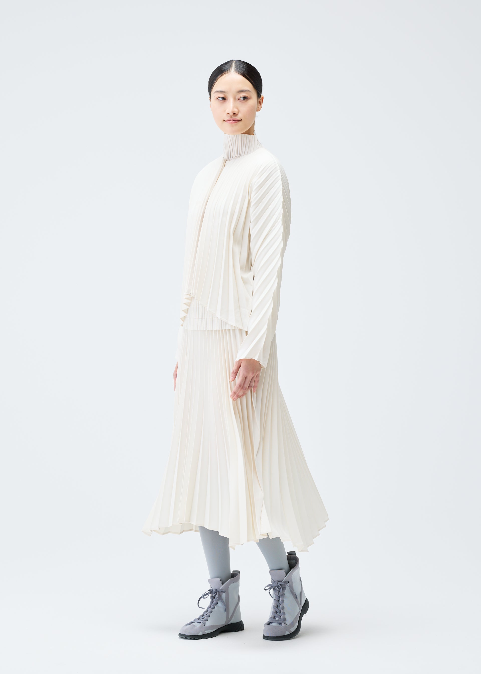 ISSEY MIYAKE 変形　立体　プリーホワイト　ロングカーディガン プリーツプリーズ イッセイミヤケ メッシュプリーツ 変形 カーディガン