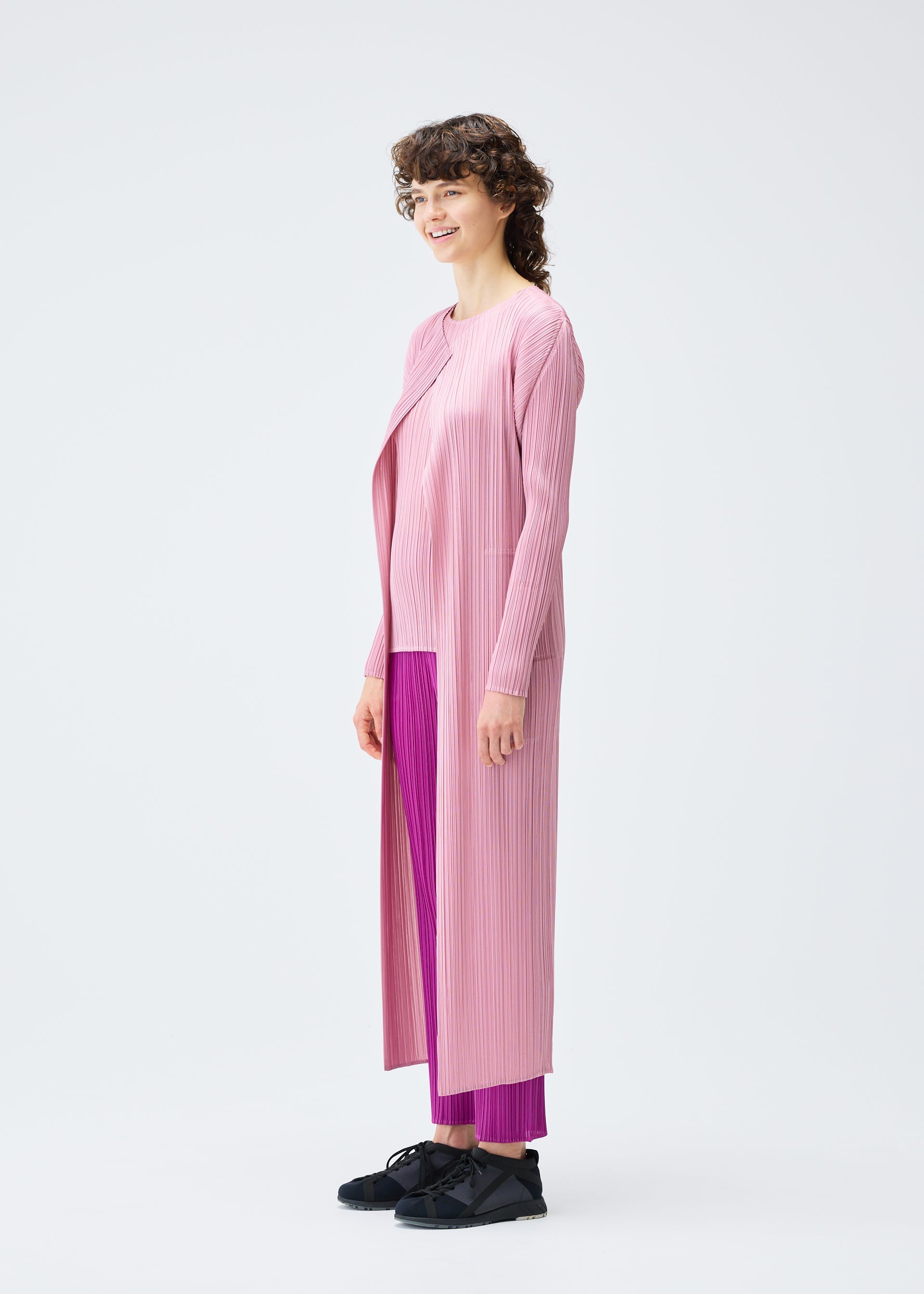 MONTHLY COLORS : SEPTEMBER Coat Magenta – ISSEY MIYAKE EU