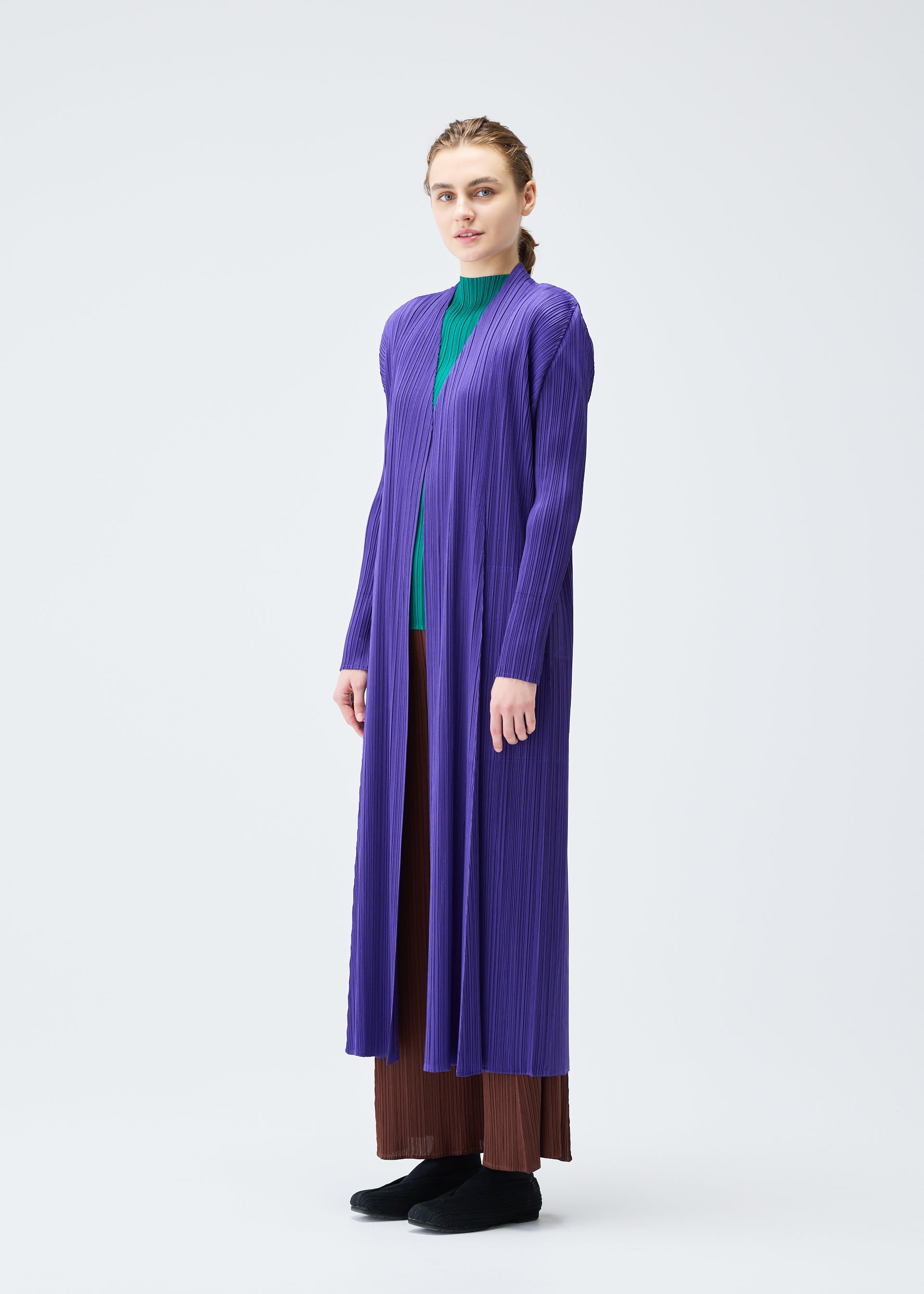 A model wears the Pleats Please Issey Miyake MONTHLY COLORS : NOVEMBER coat.