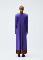 A model wears the Pleats Please Issey Miyake MONTHLY COLORS : NOVEMBER coat.