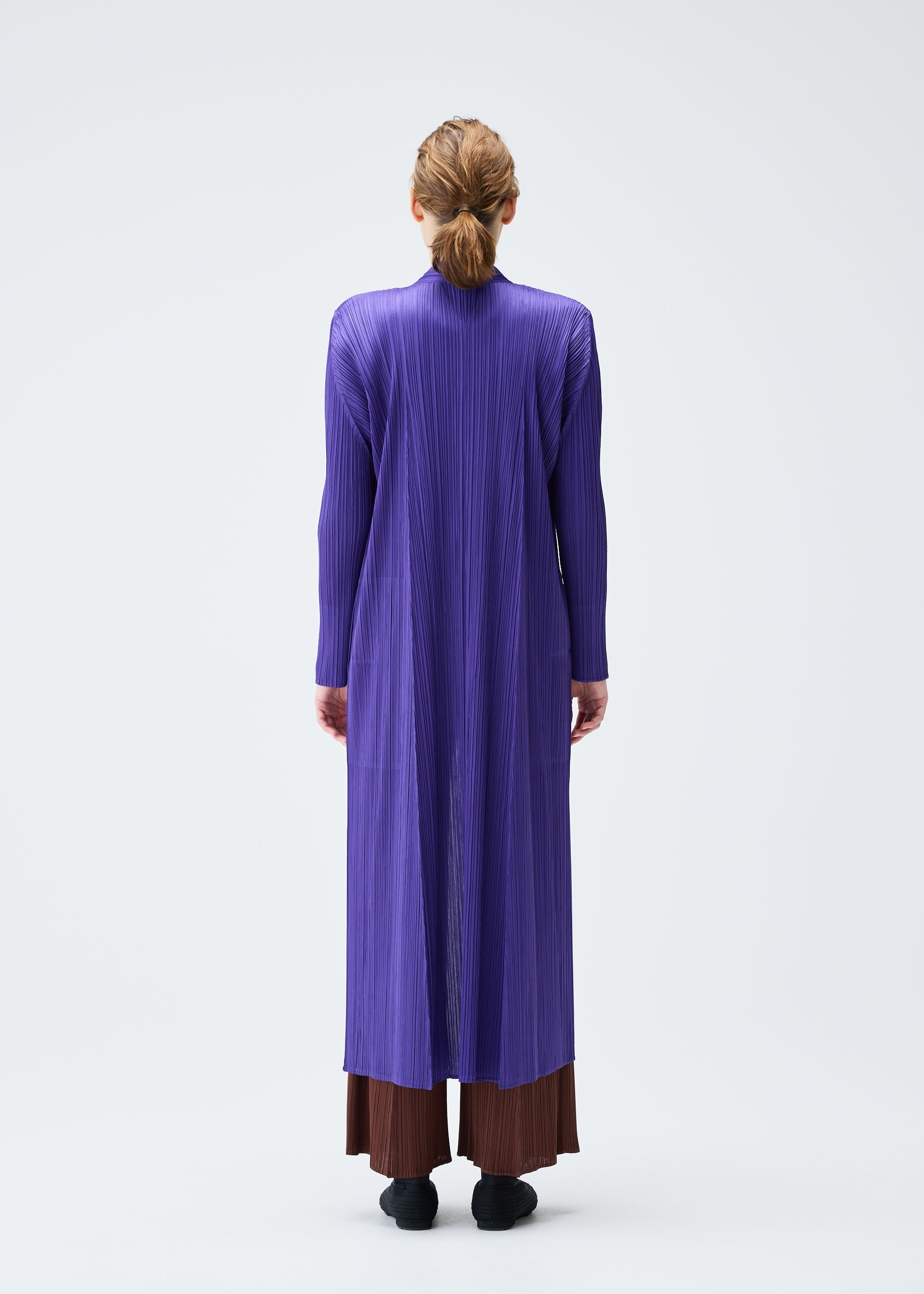 A model wears the Pleats Please Issey Miyake MONTHLY COLORS : NOVEMBER coat.