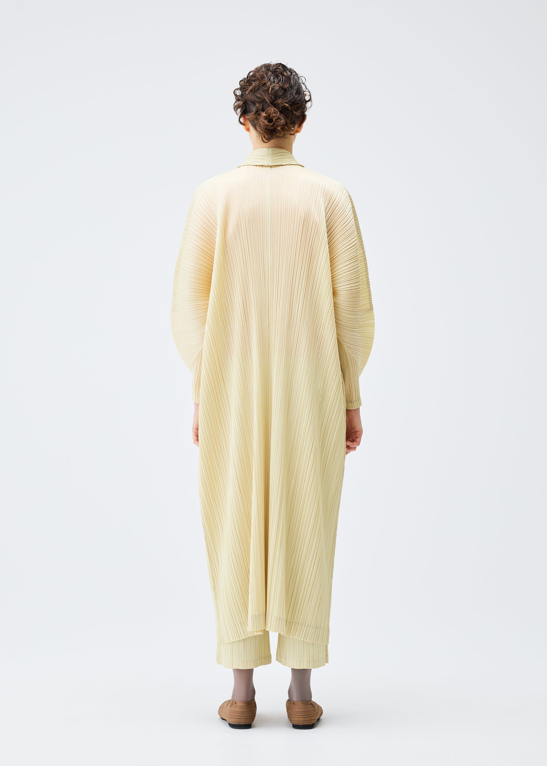 MONTHLY COLORS : DECEMBER Coat Forest Green – ISSEY MIYAKE EU