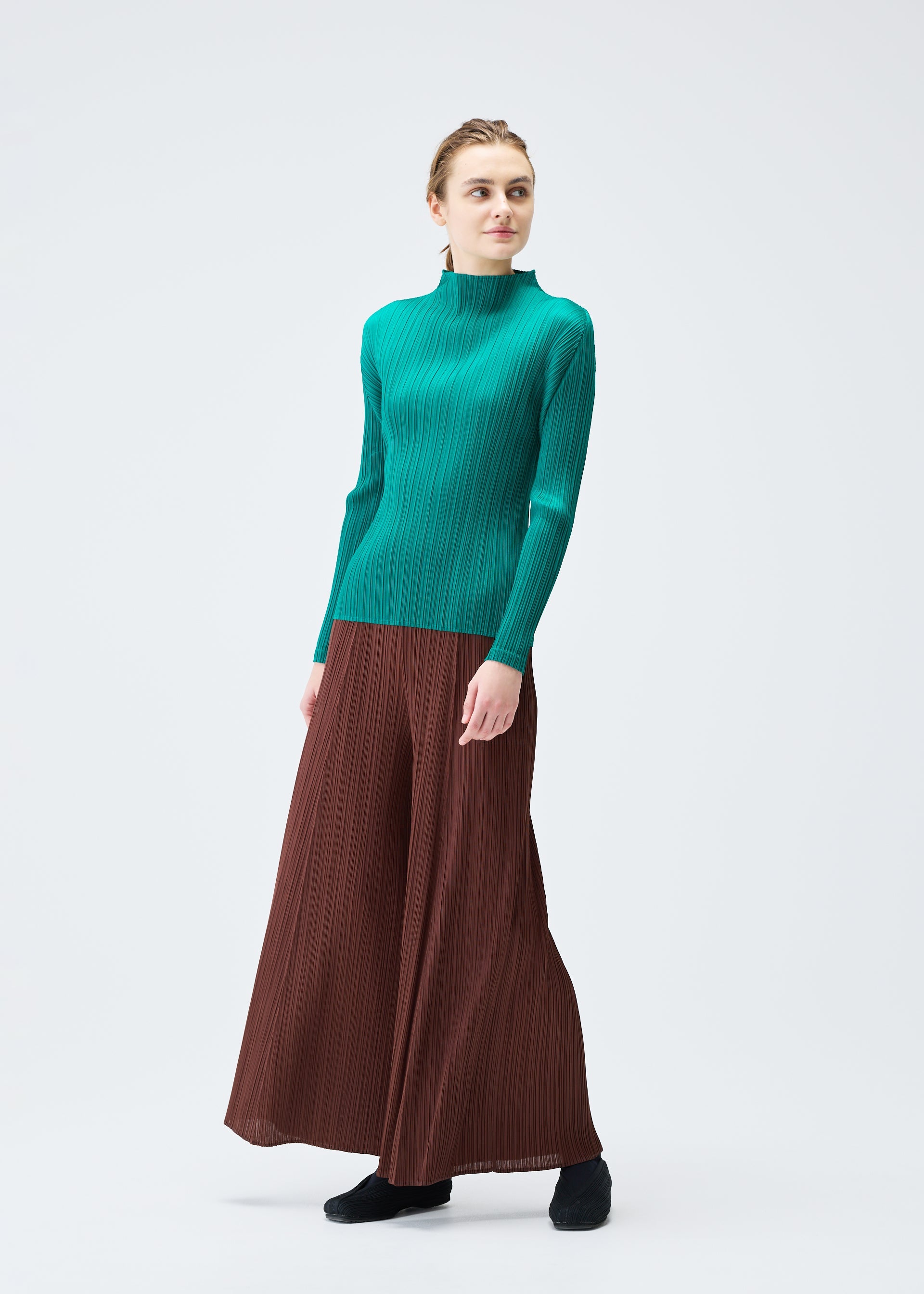 MONTHLY COLORS : NOVEMBER Trousers Red – ISSEY MIYAKE EU