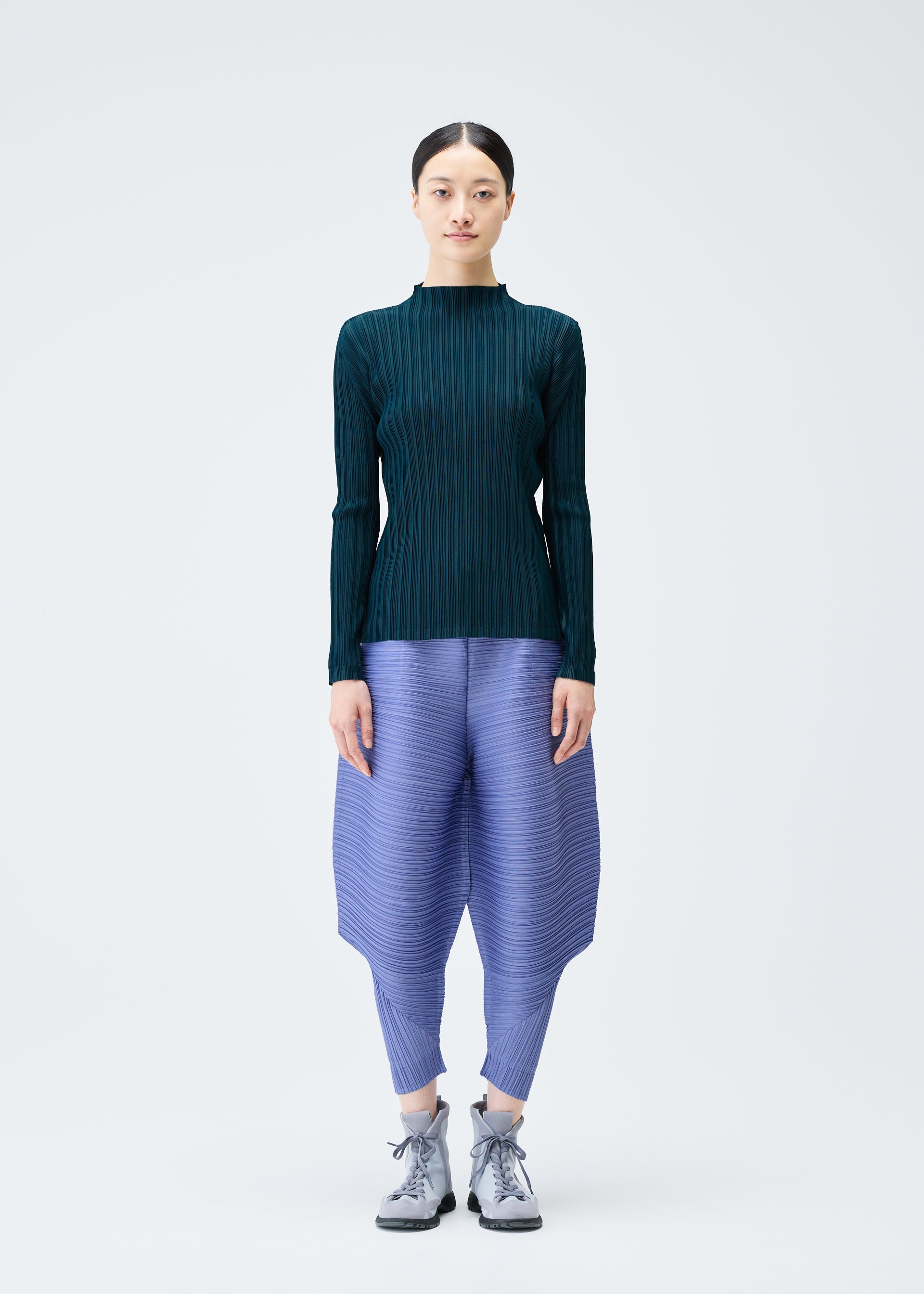 THICKER BOUNCE Trousers Green – ISSEY MIYAKE EU
