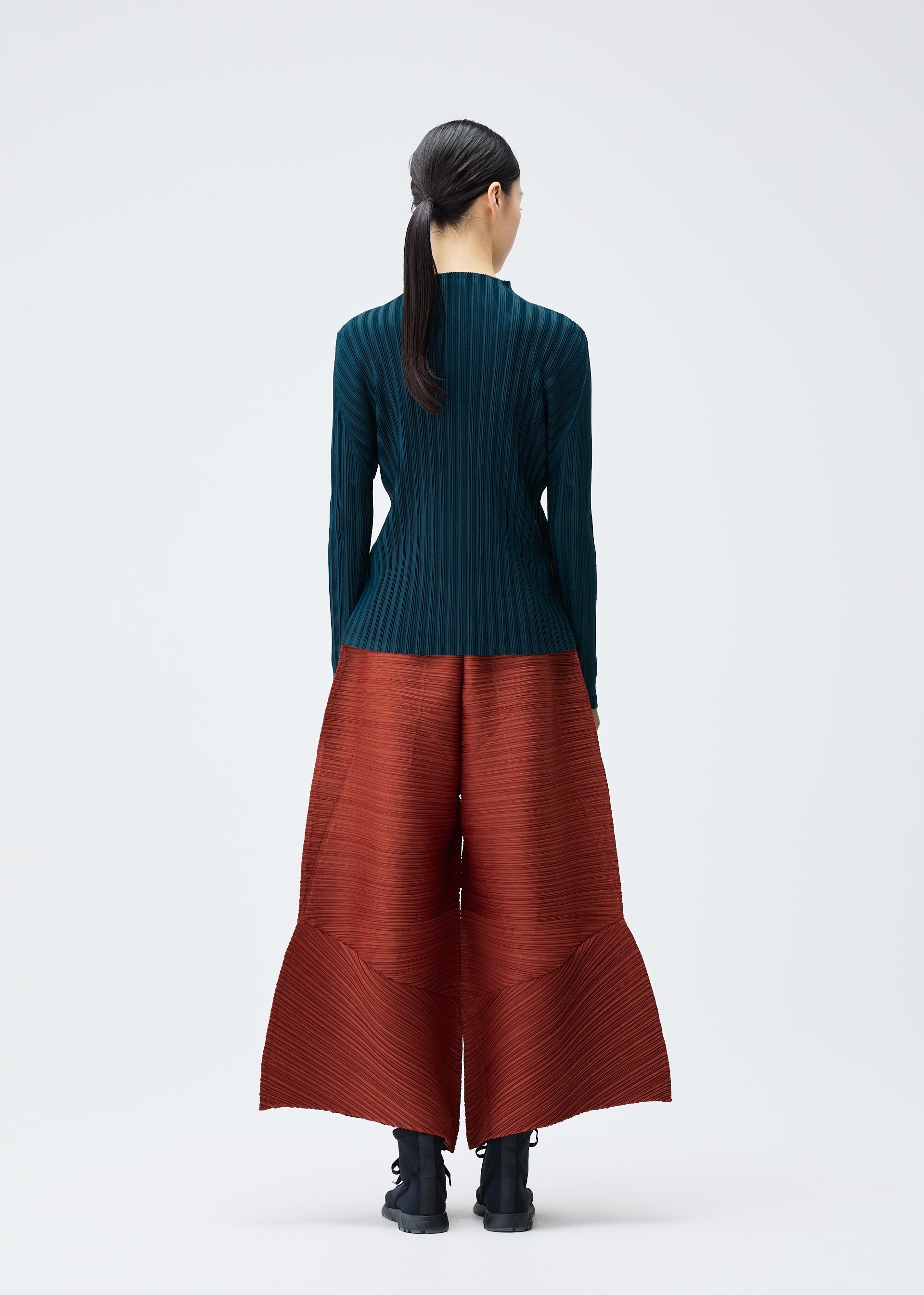 THICKER BOUNCE Trousers Green – ISSEY MIYAKE EU