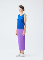 A model wears the PLEATS PLEASE ISSEY MIYAKE MONTHLY COLORS AUGUST skirt.