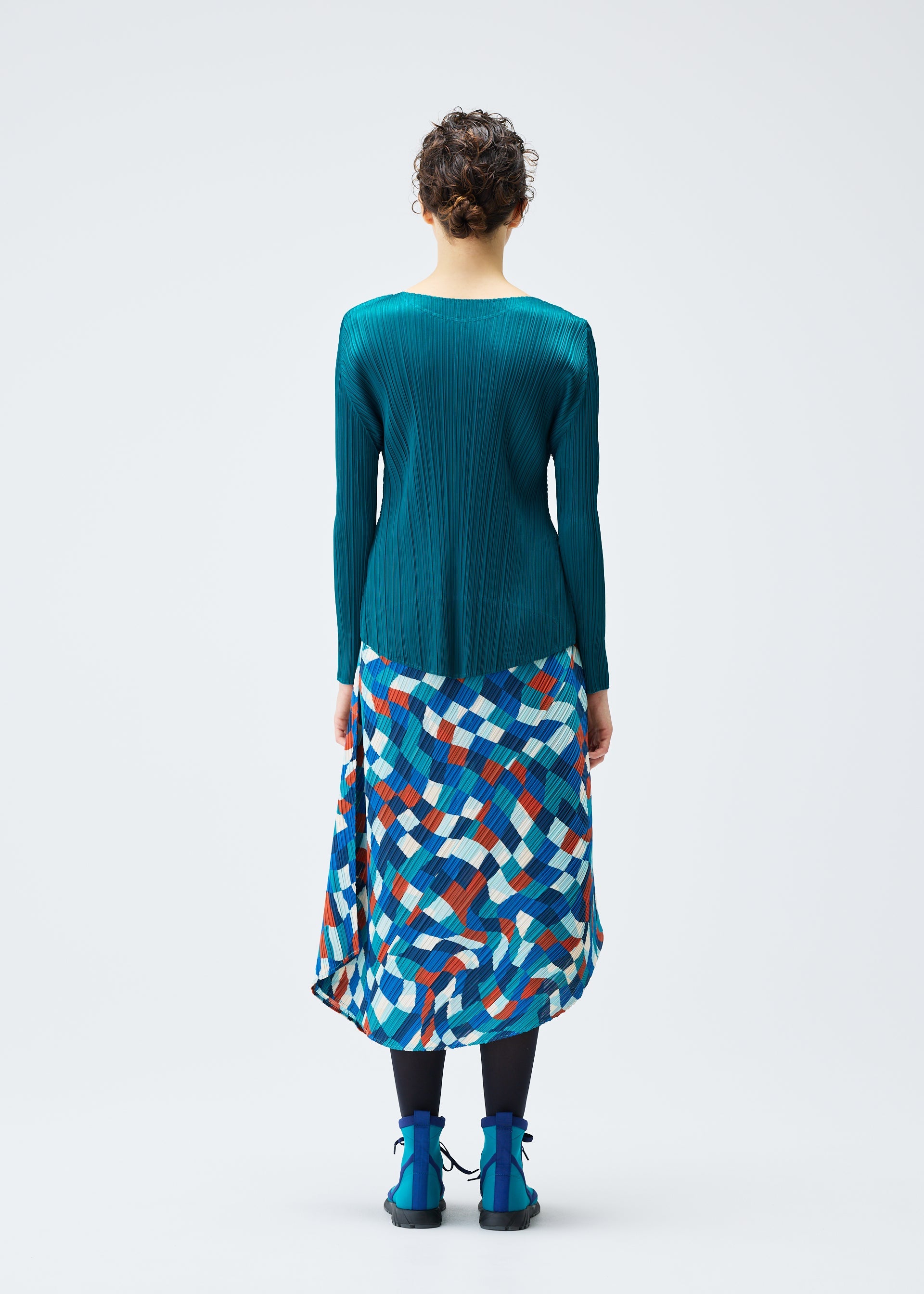 A model wears the PLEATS PLEASE ISSEY MIYAKE DANCING SQUARE skirt.