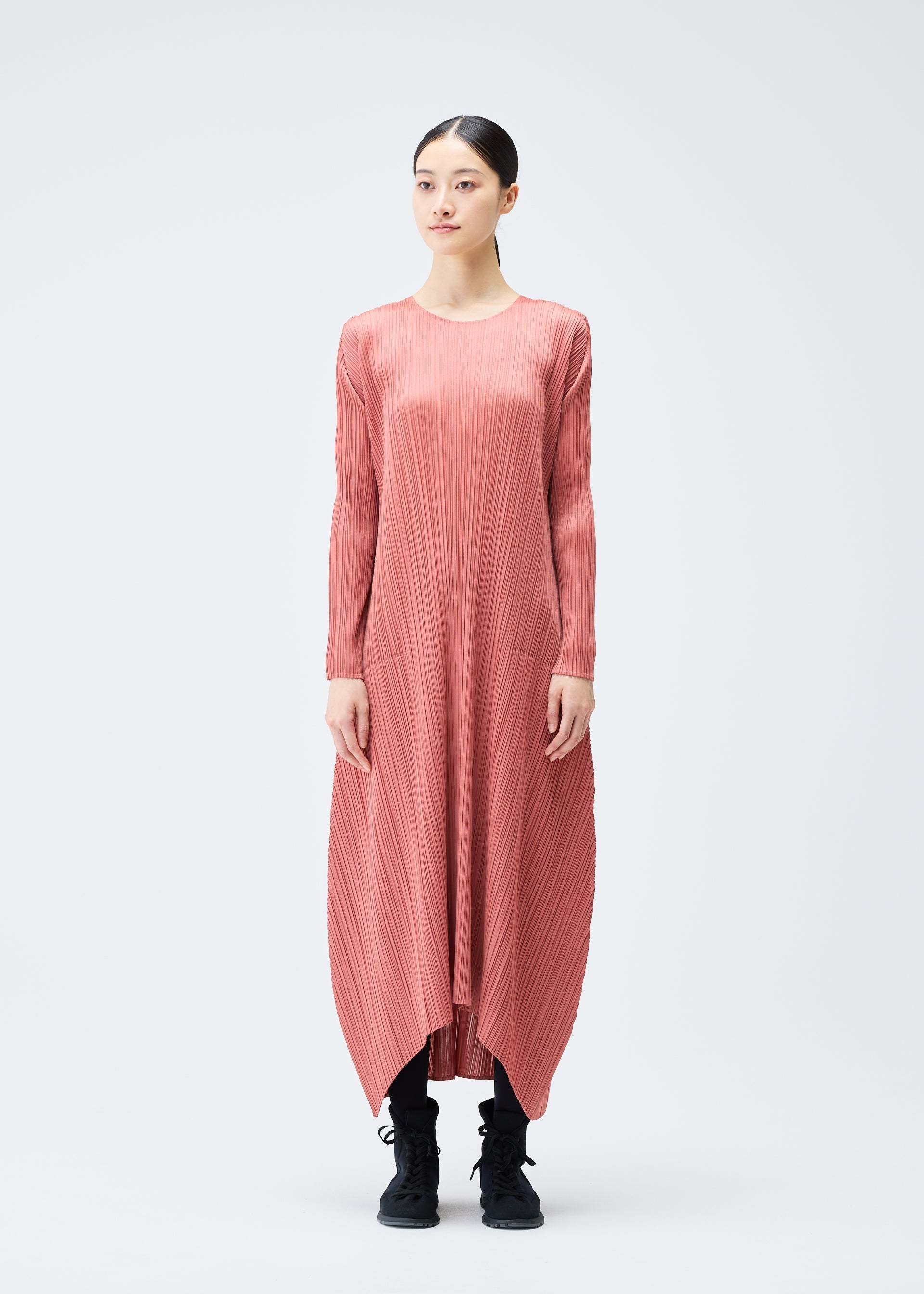 MONTHLY COLORS : OCTOBER Dress Black – ISSEY MIYAKE EU