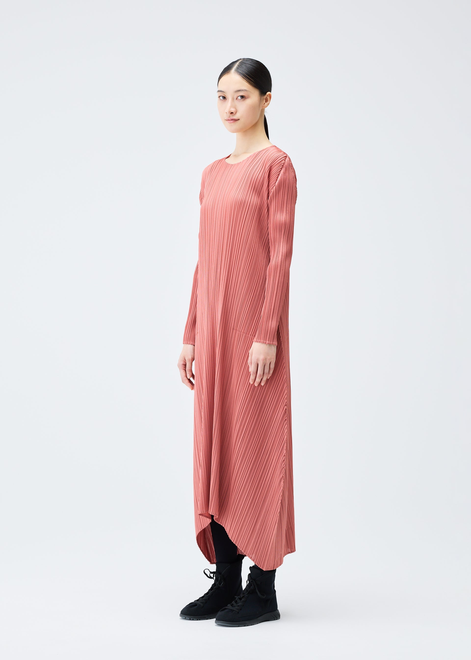 MONTHLY COLORS : OCTOBER Dress Black ISSEY MIYAKE EU MONTHLY COLORS : OCTOBER Dress Black ISSEY MIYAKE EU