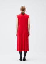 A model wears the Pleats Please Issey Miyake MONTHLY COLORS : NOVEMBER dress.