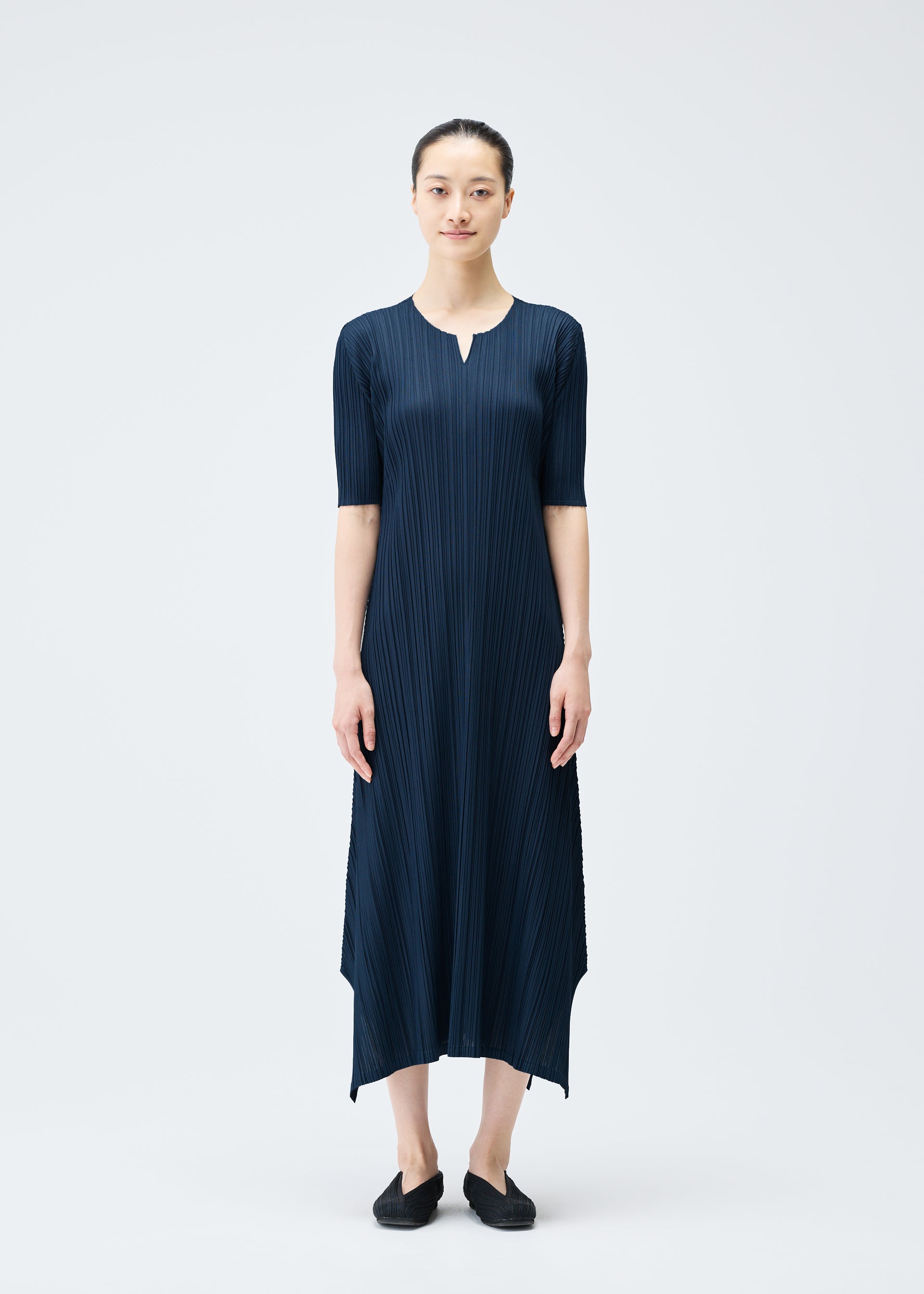 MELLOW PLEATS Dress Navy – ISSEY MIYAKE EU