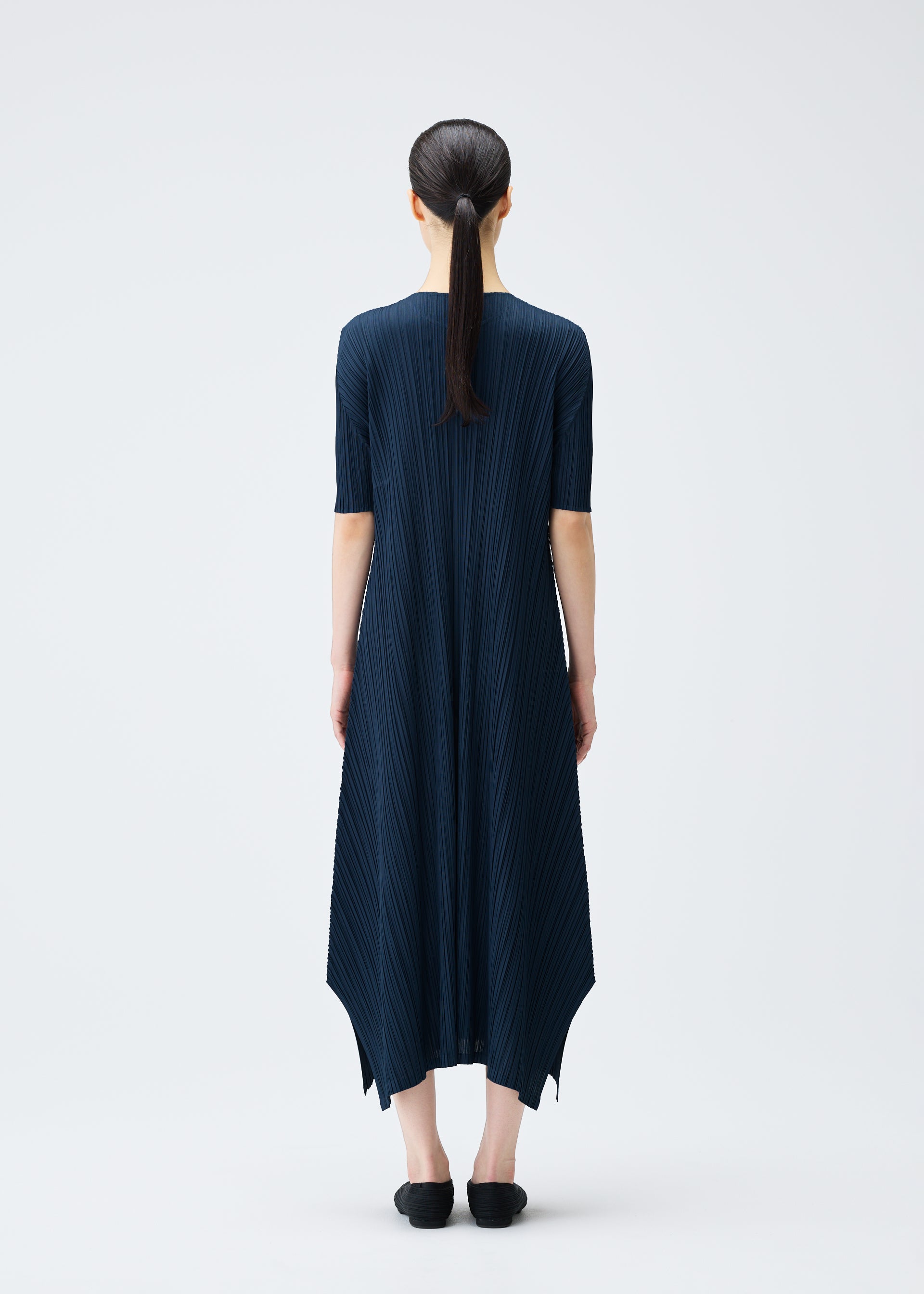 MELLOW PLEATS Dress Navy – ISSEY MIYAKE EU