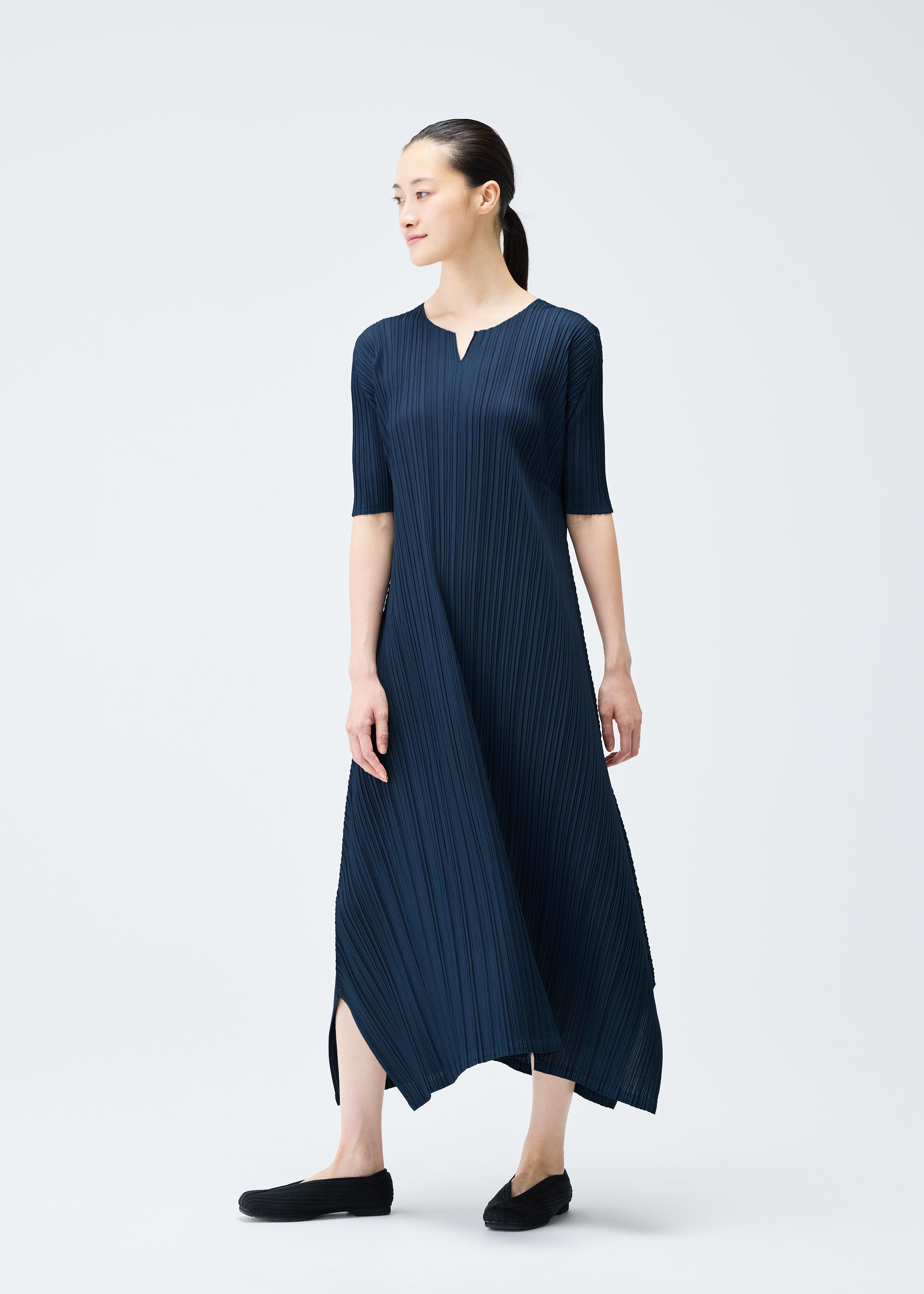 MELLOW PLEATS Dress Navy – ISSEY MIYAKE EU