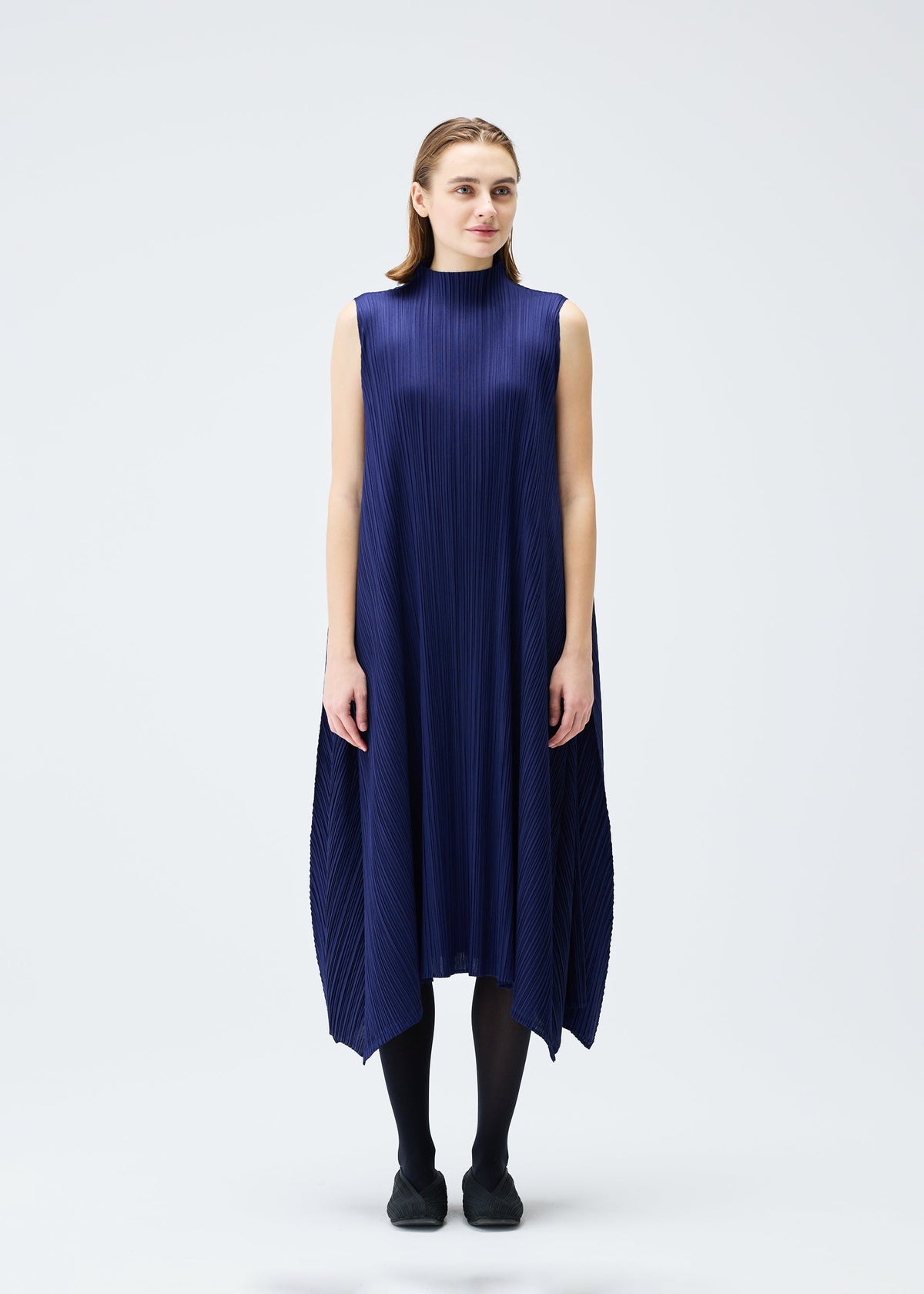 A model wears the Pleats Please Issey Miyake EFFICIENT SQUARE 2 dress.