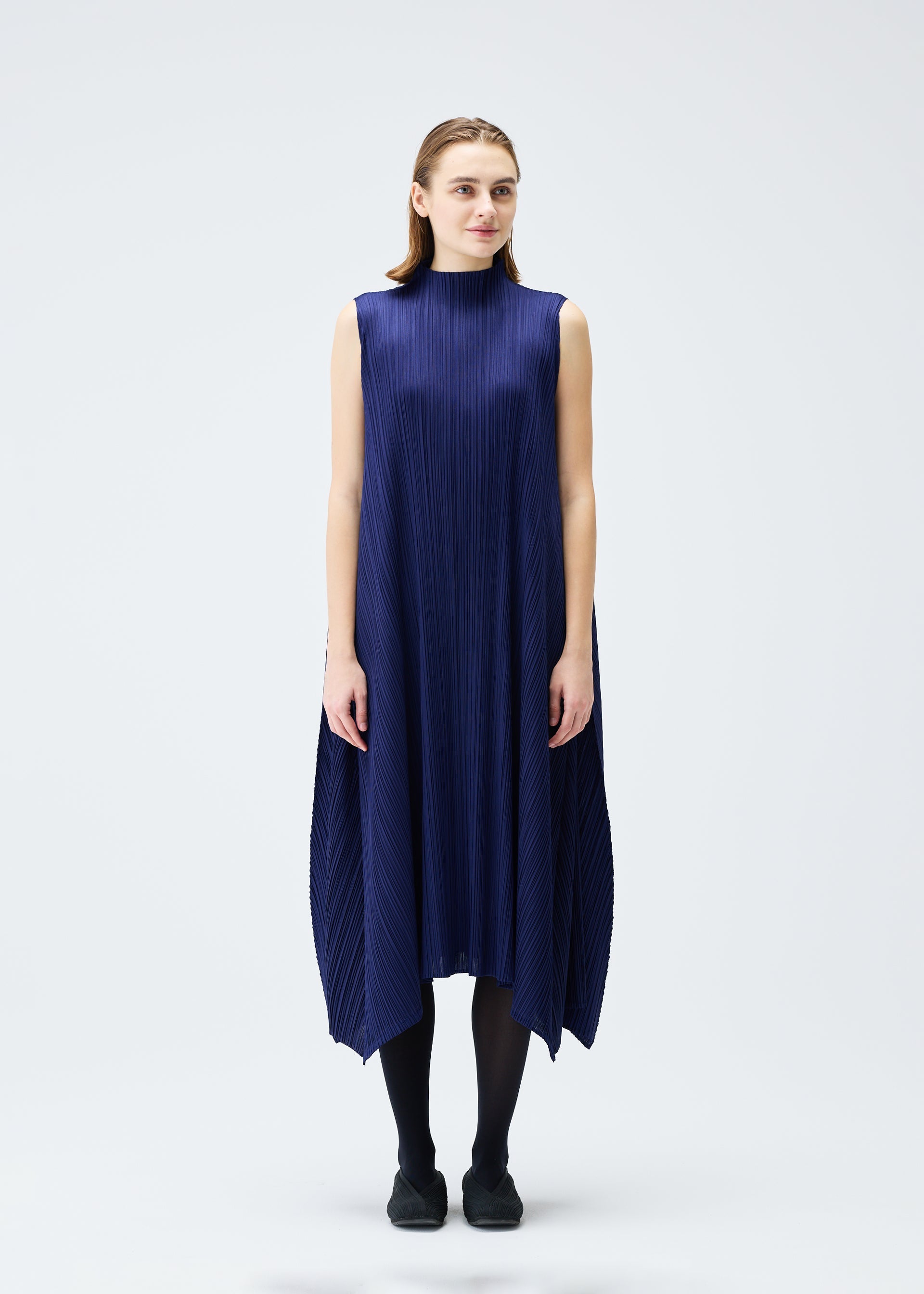 A model wears the Pleats Please Issey Miyake EFFICIENT SQUARE 2 dress.