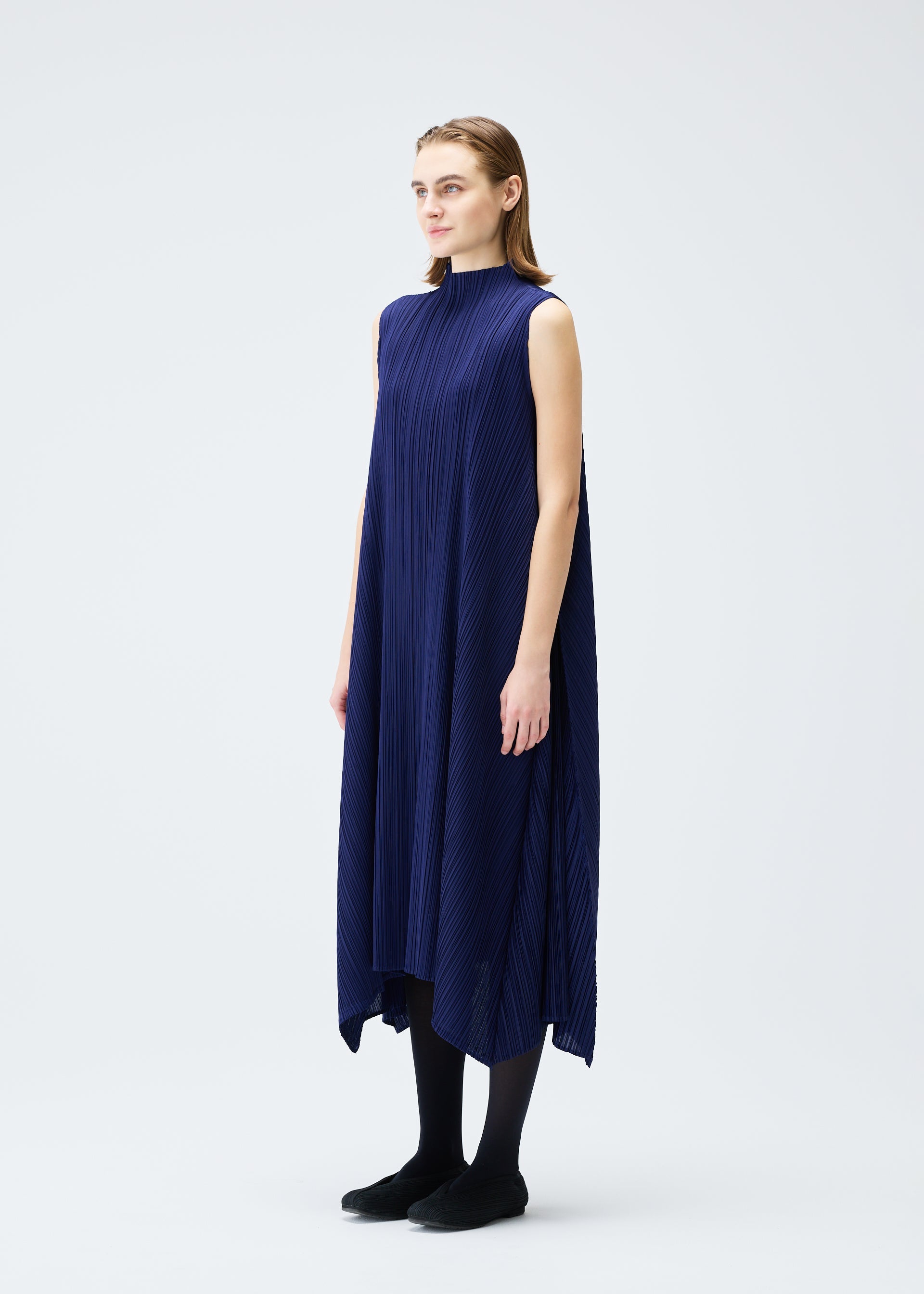 A model wears the Pleats Please Issey Miyake EFFICIENT SQUARE 2 dress.