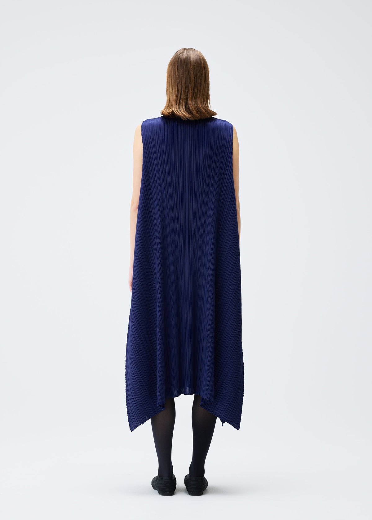 A model wears the Pleats Please Issey Miyake EFFICIENT SQUARE 2 dress.