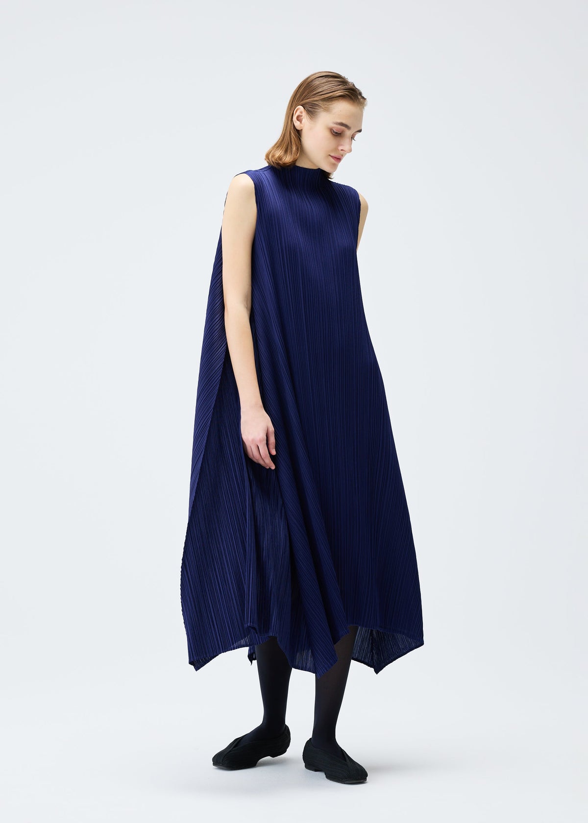 A model wears the Pleats Please Issey Miyake EFFICIENT SQUARE 2 dress.
