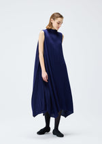 A model wears the Pleats Please Issey Miyake EFFICIENT SQUARE 2 dress.