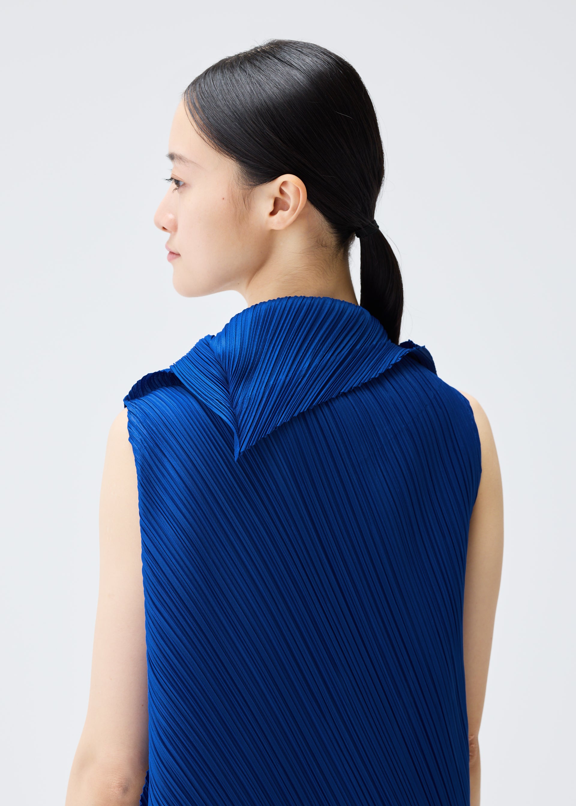ノントーキョー PLEATS FRILL NO SLEEVE BLUE ISSEY MIYAKE Pleats Please Sleeveless Top Indigo Blue Size 3