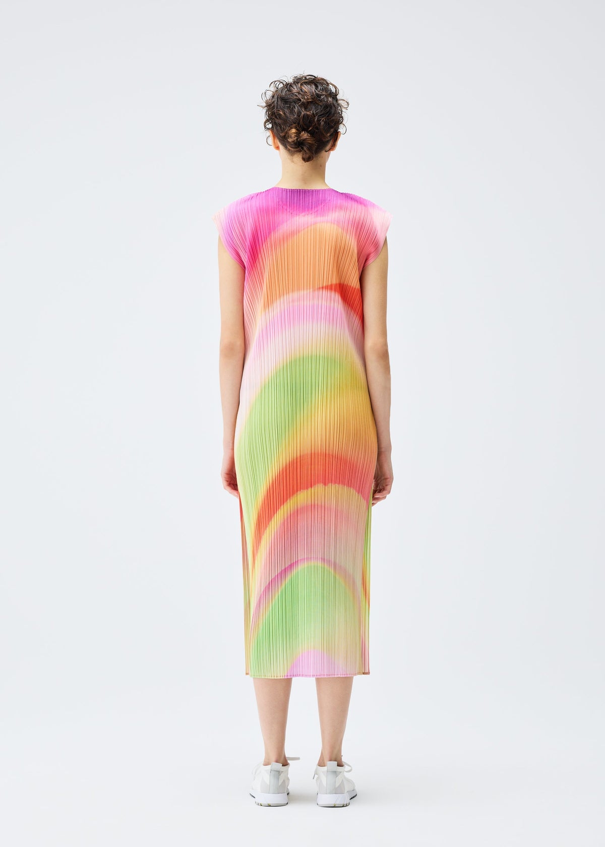 A model wears the PLEATS PLEASE ISSEY MIYAKE GROOVE dress.