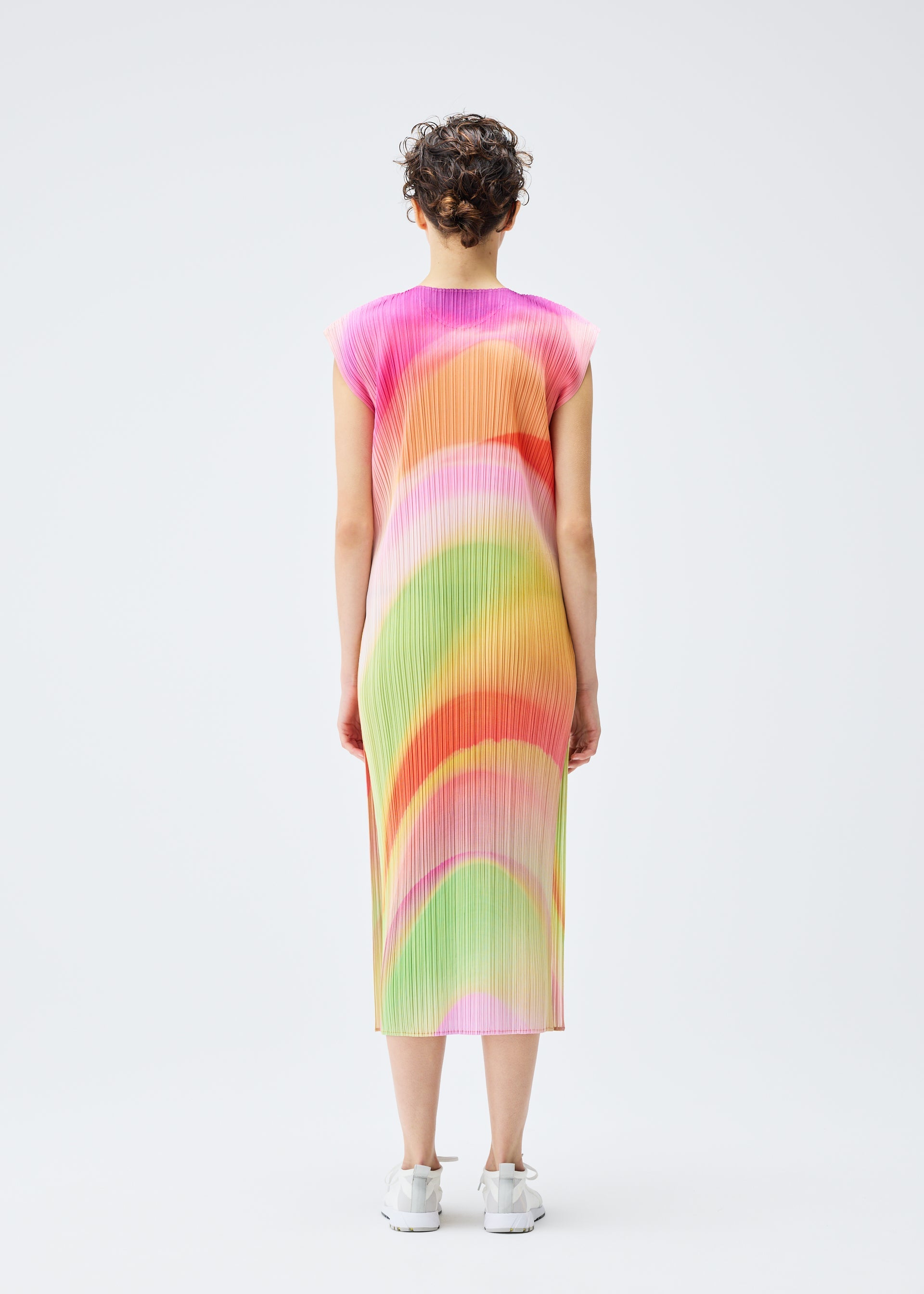 A model wears the PLEATS PLEASE ISSEY MIYAKE GROOVE dress.