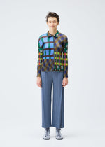 A model wears the Pleats Please Issey Miyake HARMONY prêt à porter.