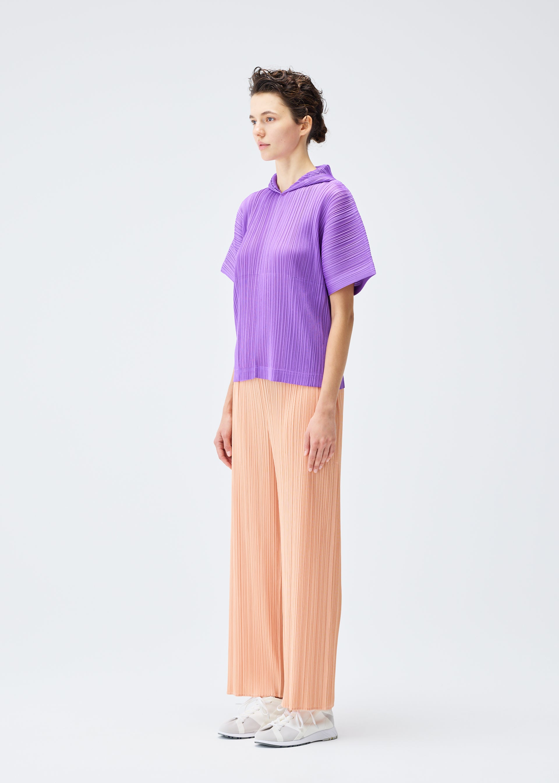 ISSEY MIYAKE PHYSIOTYPE PLEATSプリーツ半袖シャツ紫 MONTHLY COLORS : AUGUST Top Light Purple – ISSEY MIYAKE EU