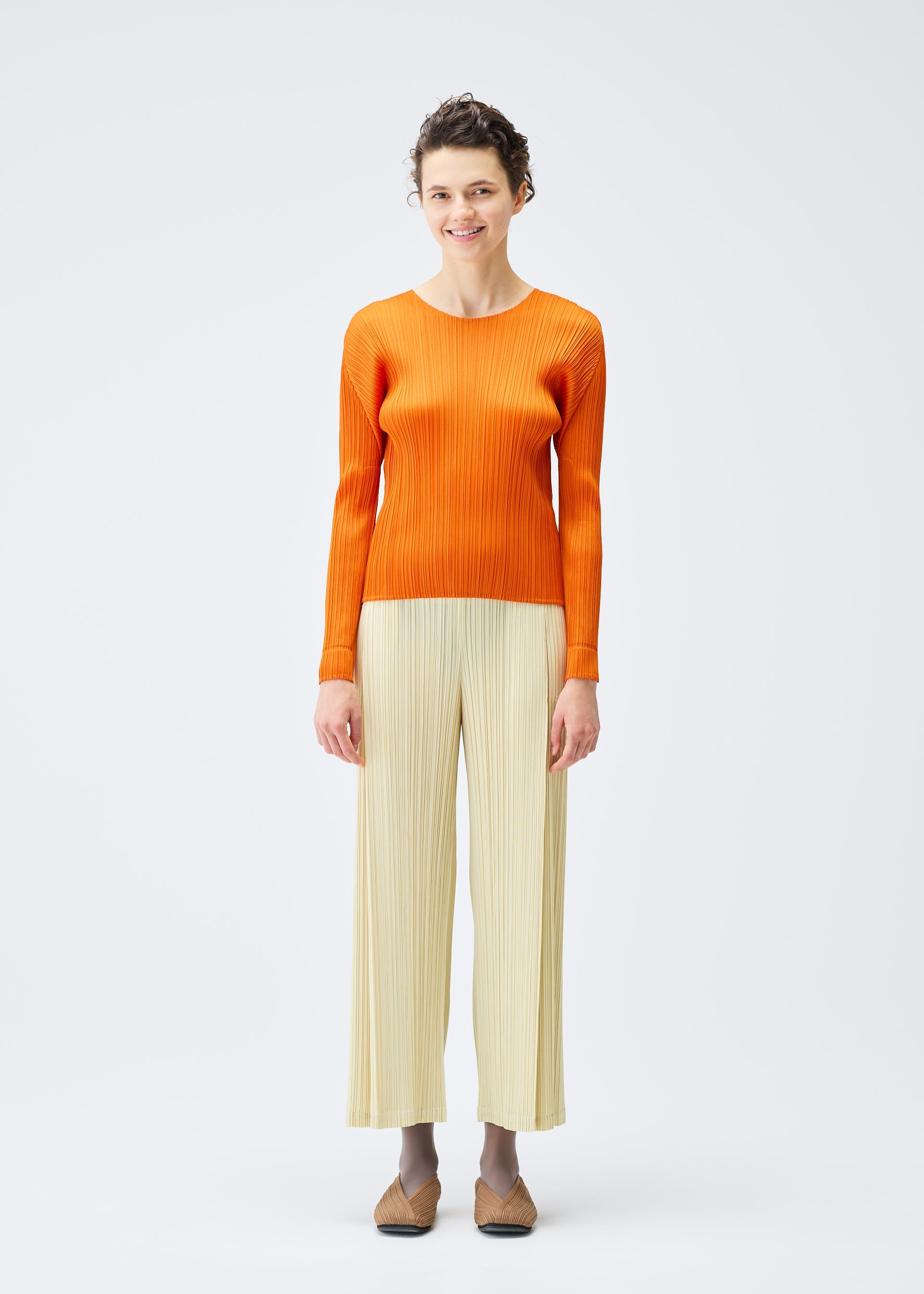 トップス Issey miyake MONTHLY COLORS : DECEMBER MONTHLY COLORS : DECEMBER Top Orange – ISSEY MIYAKE EU