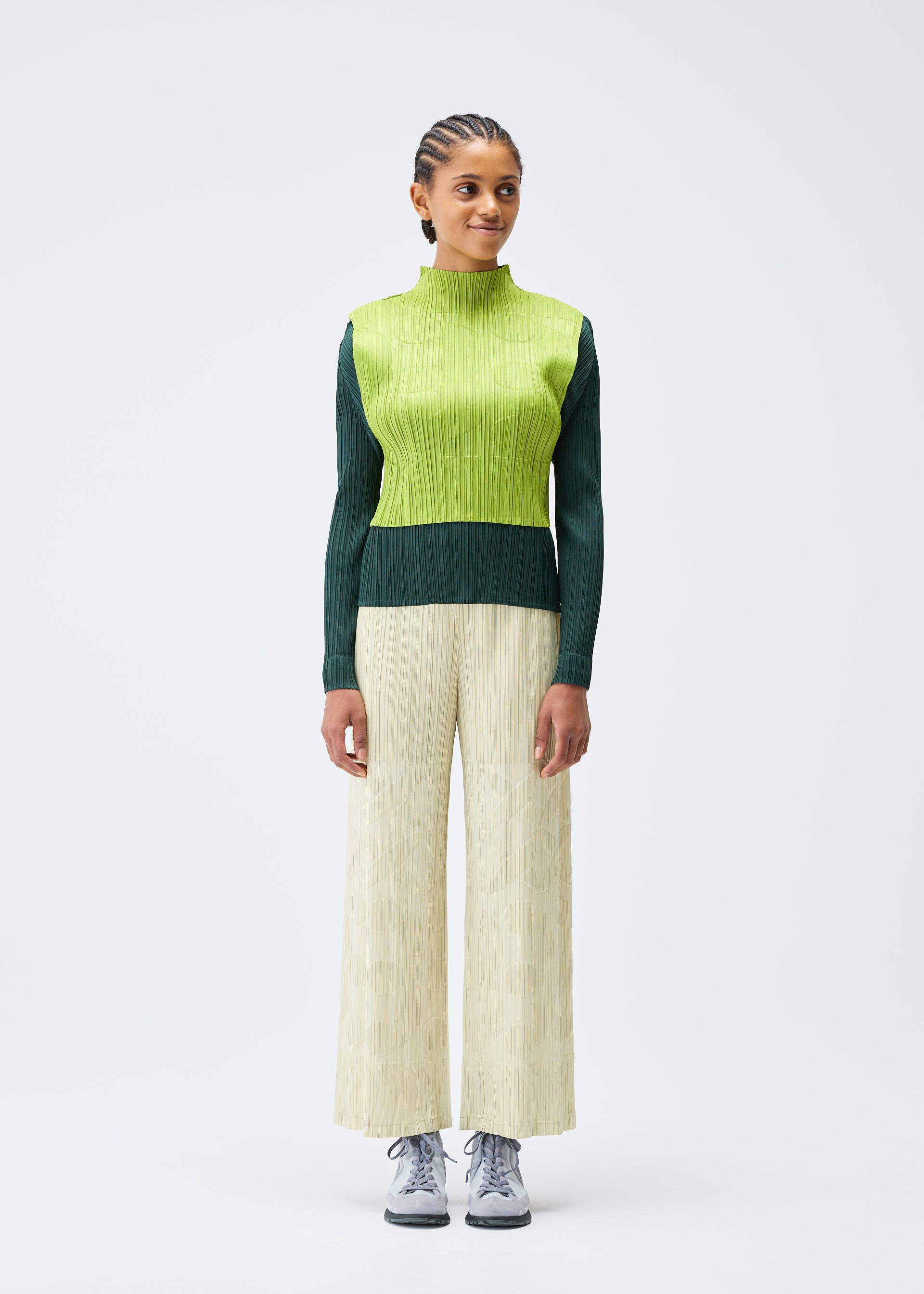 トップス SQUARE NECK LADY LIKE PLEATS TOP TUNE Top Ivory – ISSEY MIYAKE EU