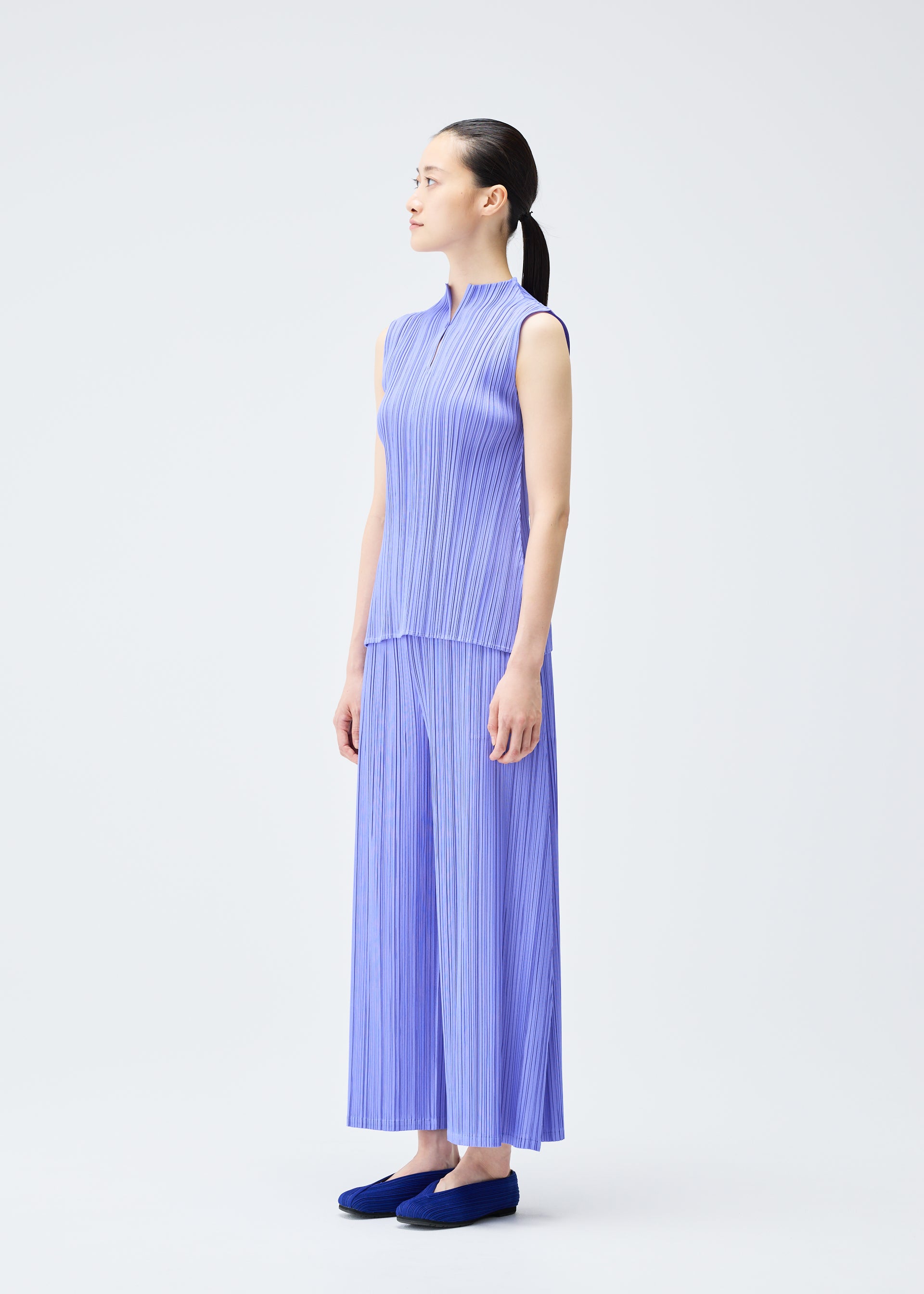 MELLOW PLEATS Top Navy – ISSEY MIYAKE EU