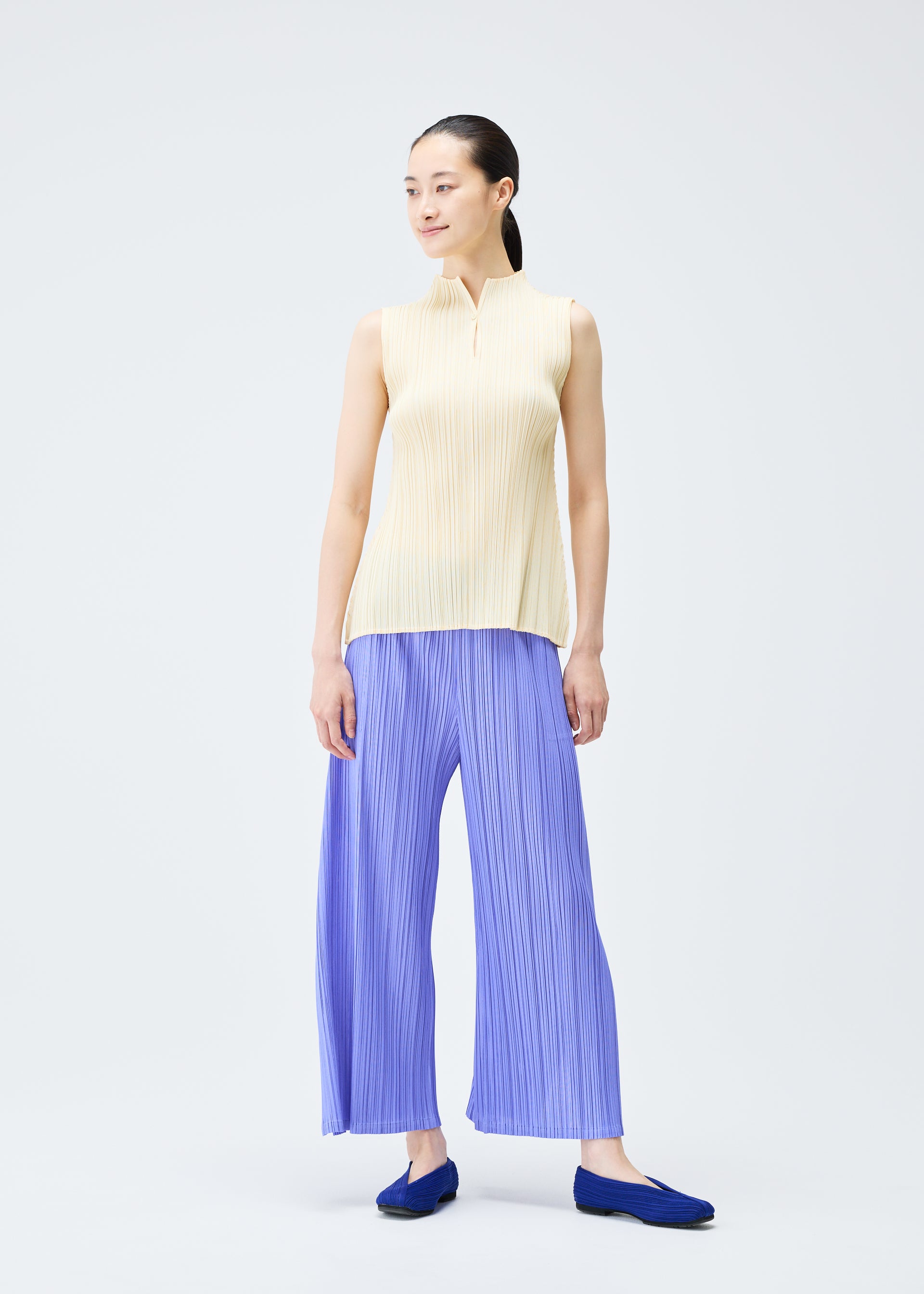 MELLOW PLEATS Top Saxe Blue – ISSEY MIYAKE EU